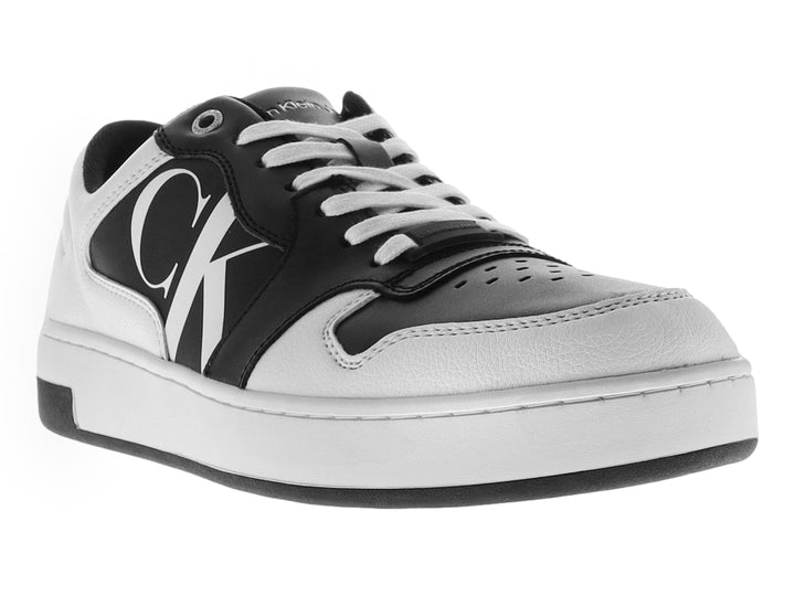 Tenis Calvin Klein modelo Basket Cupsole en colores blanco y negro con logotipo lateral