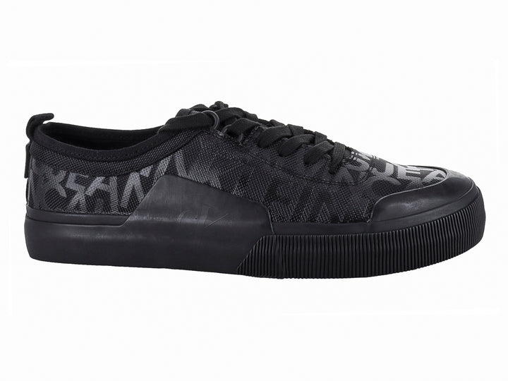 Tenis Calvin Klein modelo Skater Vulc en color negro total con estampado discreto y suela vulcanizada.