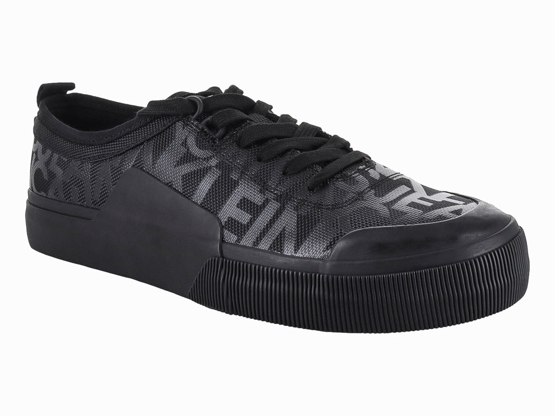 Tenis Calvin Klein modelo Skater Vulc en color negro total con estampado discreto y suela vulcanizada.