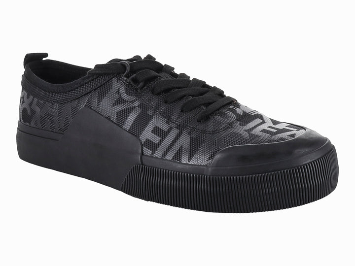 Tenis Calvin Klein modelo Skater Vulc en color negro total con estampado discreto y suela vulcanizada.