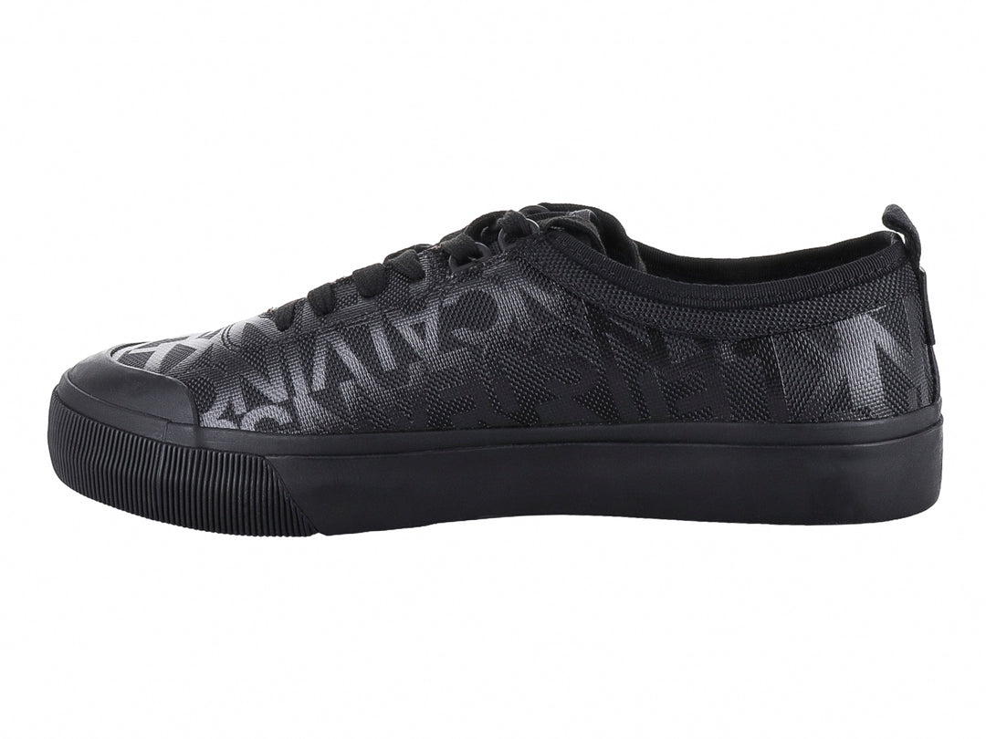Tenis Calvin Klein modelo Skater Vulc en color negro total con estampado discreto y suela vulcanizada.