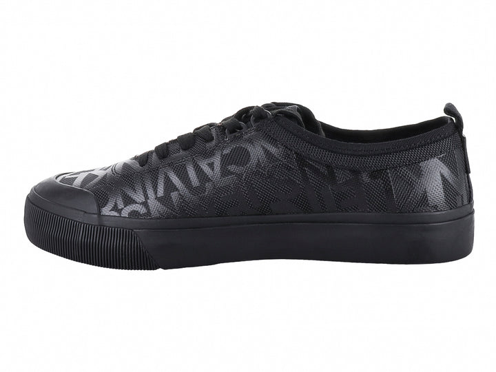 Tenis Calvin Klein modelo Skater Vulc en color negro total con estampado discreto y suela vulcanizada.