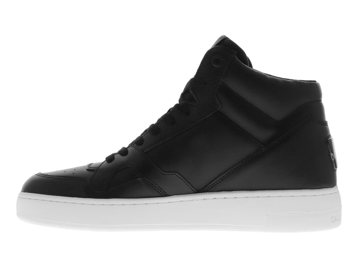 Tenis Calvin Klein de cuello alto en color negro con suela blanca.