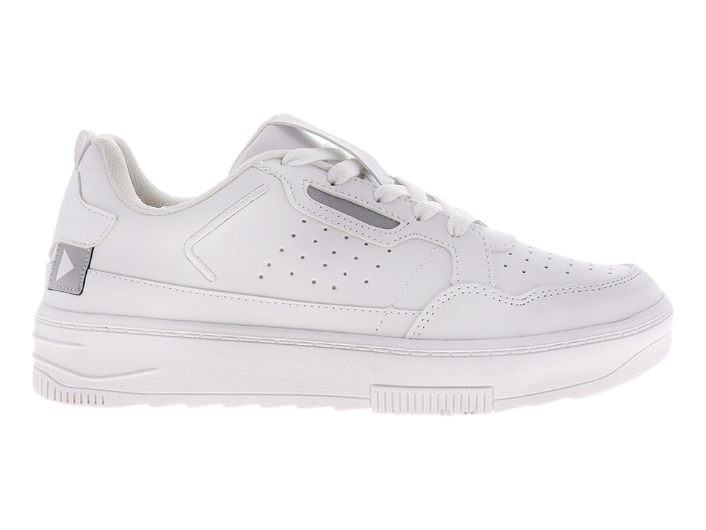 Tenis casuales color blanco de la marca THENTIC con detalles perforados y suela blanca.
