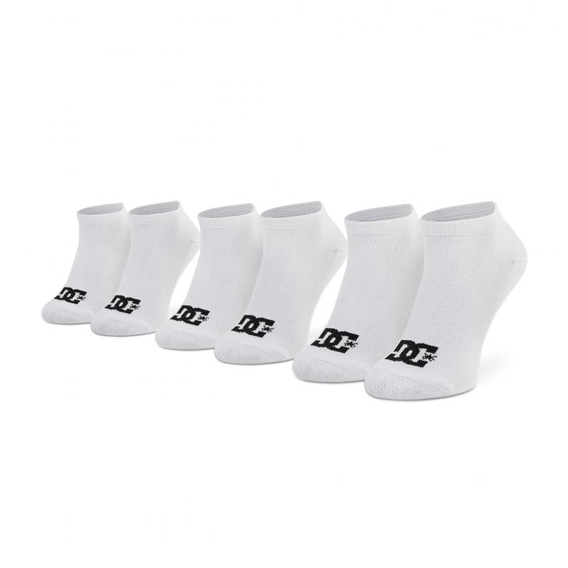 Paquete de calcetines tobilleros color blanco con logotipo negro de DC Shoes en el empeine.