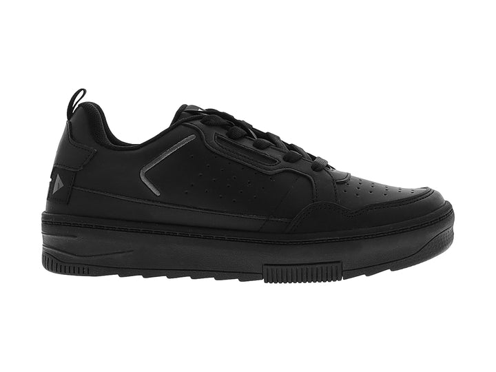 Tenis casuales marca THENTIC en color negro total con suela ancha y detalles perforados en la parte superior.