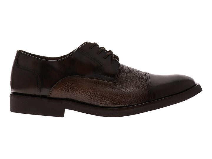 Zapato formal de cuero color marrón testa con cordones y suela oscura para hombre.