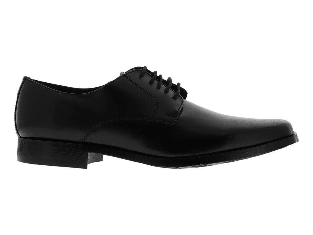 Zapato formal para hombre de cuero negro con agujetas y acabado brillante.