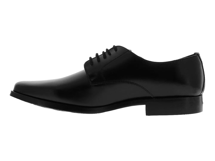 Zapato formal para hombre de cuero negro con agujetas y acabado brillante.