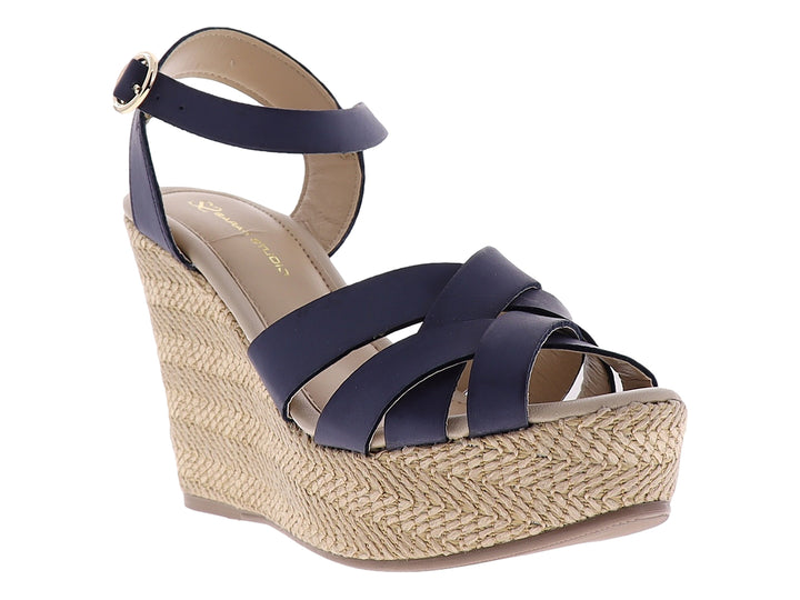 Sandalia de plataforma cuña con tiras cruzadas azul marino y base de yute beige.