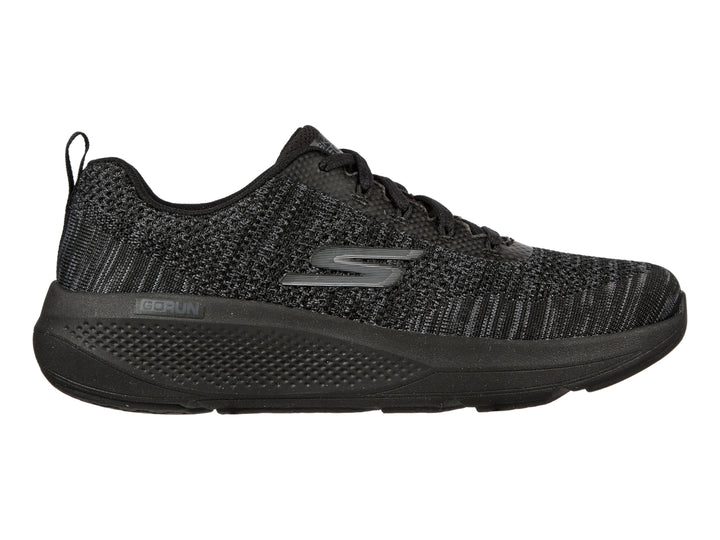 Tenis deportivos Skechers para mujer en color negro y gris con tejido transpirable y suela negra.