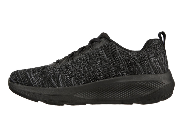 Tenis deportivos Skechers para mujer en color negro y gris con tejido transpirable y suela negra.