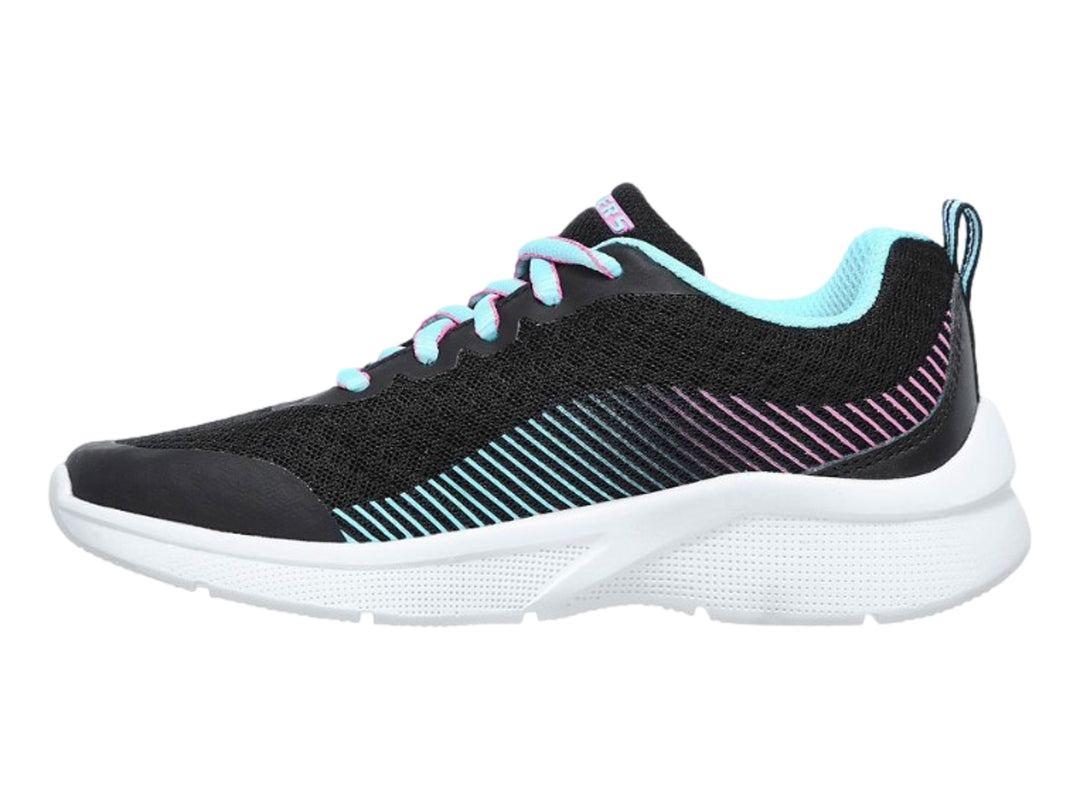 Tenis deportivos Skechers para niña en color negro con detalles en aqua y rosa y suela blanca.