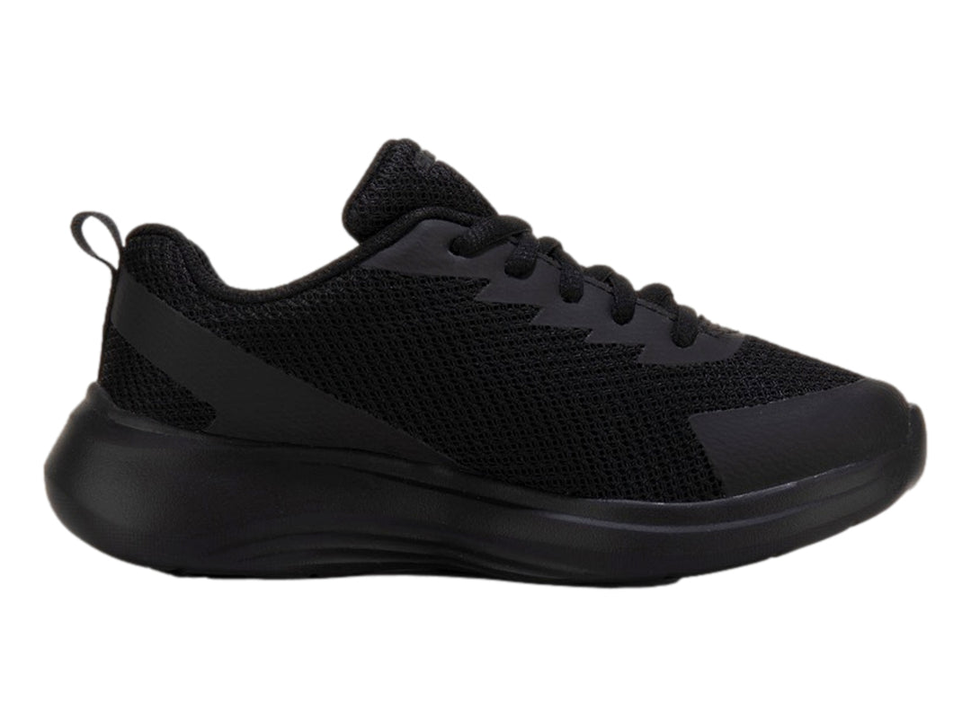 Zapato deportivo Skechers para niño en color negro total con acabado en malla.