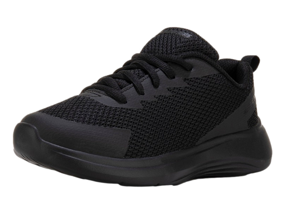 Zapato deportivo Skechers para niño en color negro total con acabado en malla.