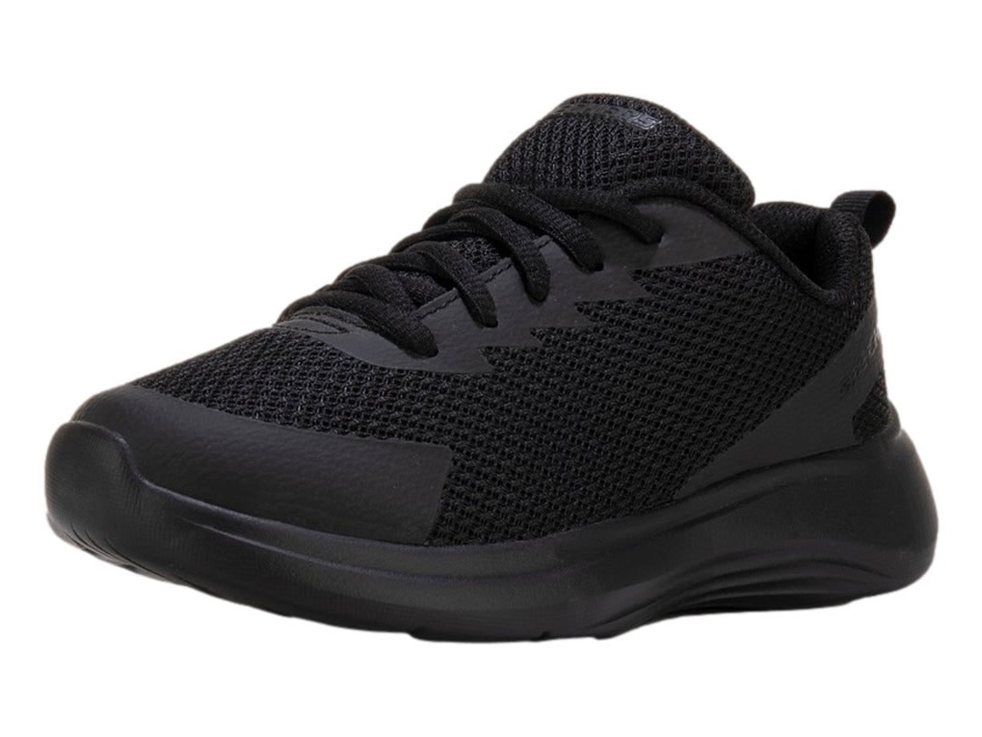Zapato deportivo Skechers para niño en color negro total con acabado en malla.