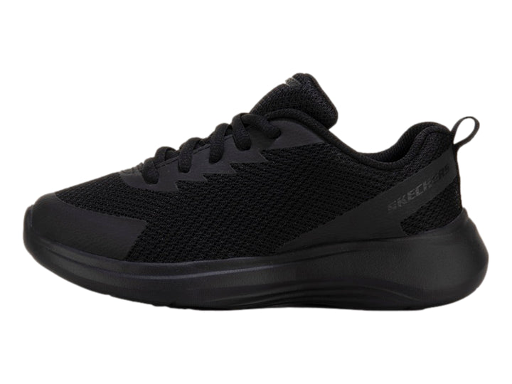 Zapato deportivo Skechers para niño en color negro total con acabado en malla.