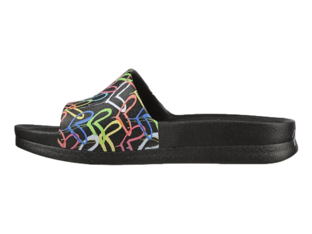 Sandalia Skechers negra para mujer con estampado multicolor estilo grafiti en la banda superior.