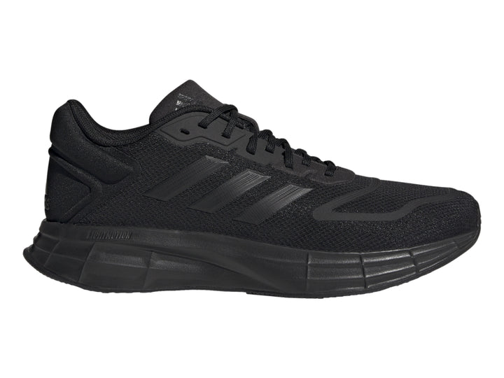 Tenis Adidas Duramo 10 en color negro sólido con suela deportiva y tejido transpirable.