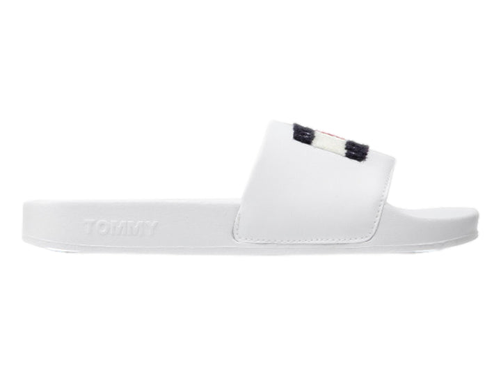 Sandalia blanca tipo slide de Tommy Hilfiger con detalle tricolor en la correa.