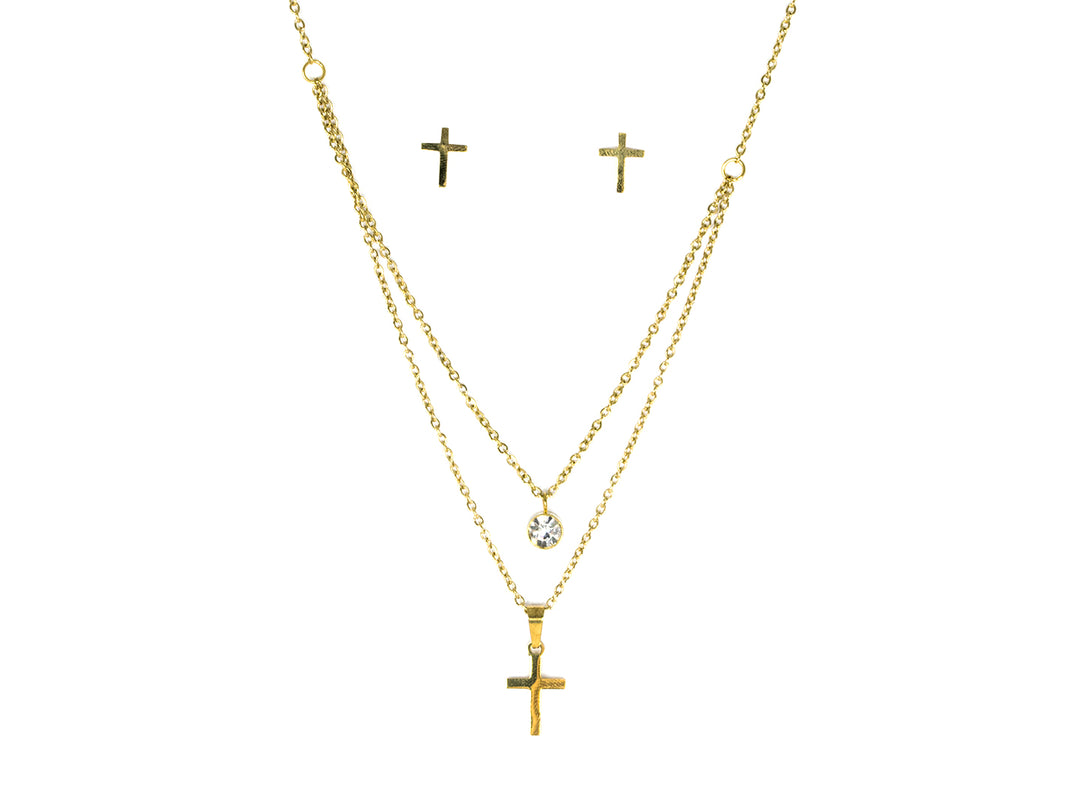 Set de joyería dorado compuesto por un collar de cadena doble con cruz y cristal, y aretes pequeños en forma de cruz.