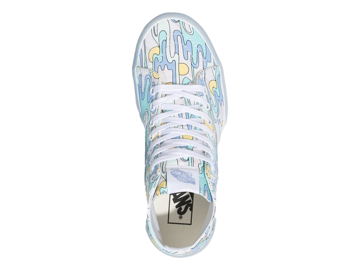 Tenis Vans de caña alta con plataforma blanca y estampado de ondas azules y soles amarillos.
