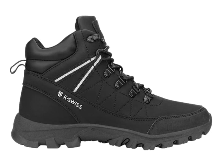 Bota deportiva K-Swiss de color negro con detalles en blanco y suela robusta.
