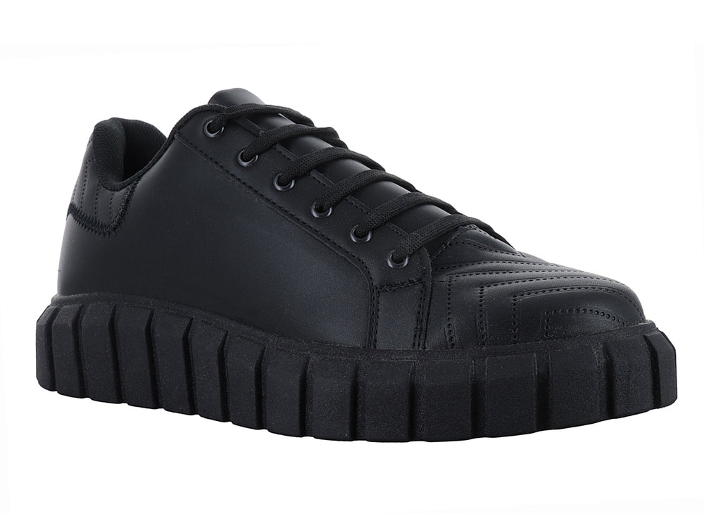 Tenis Andrax color negro con suela gruesa dentada y acabado liso.