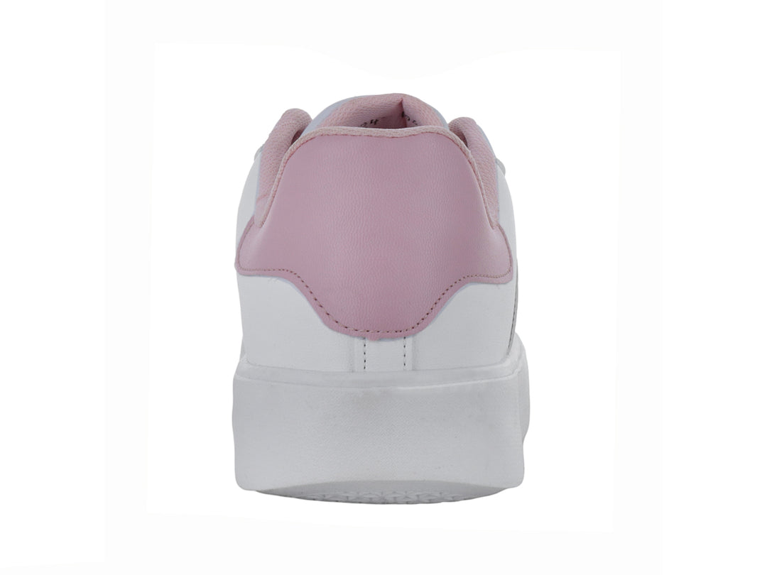 Tenis blancos con franjas en rosa y morado, suela blanca y cordones.