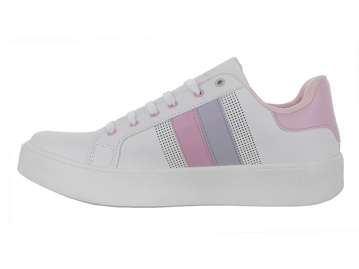 Tenis blancos con franjas en rosa y morado, suela blanca y cordones.