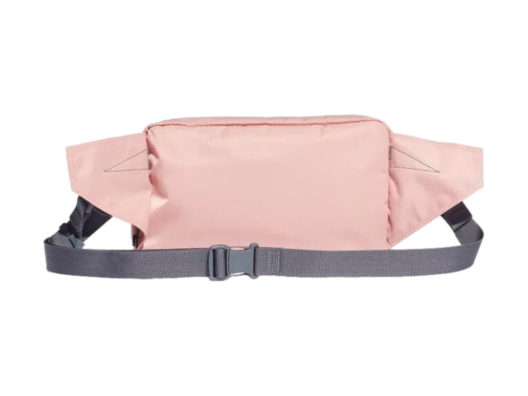 Riñonera Adidas de color rosa con correa gris y cierre frontal.