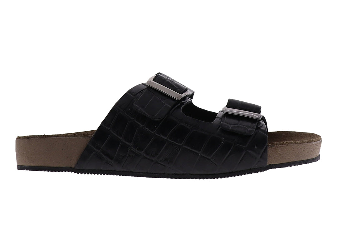 Sandalias negras con textura de cocodrilo, hebillas plateadas y suela color marrón.