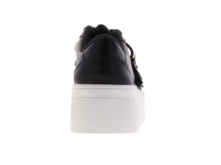 Tenis negros de plataforma con suela blanca y detalle de cadena dorada en la parte superior.