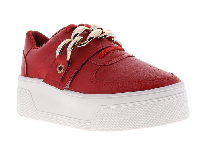 Tenis rojos de plataforma con suela blanca y un adorno de cadena dorada en la parte superior.