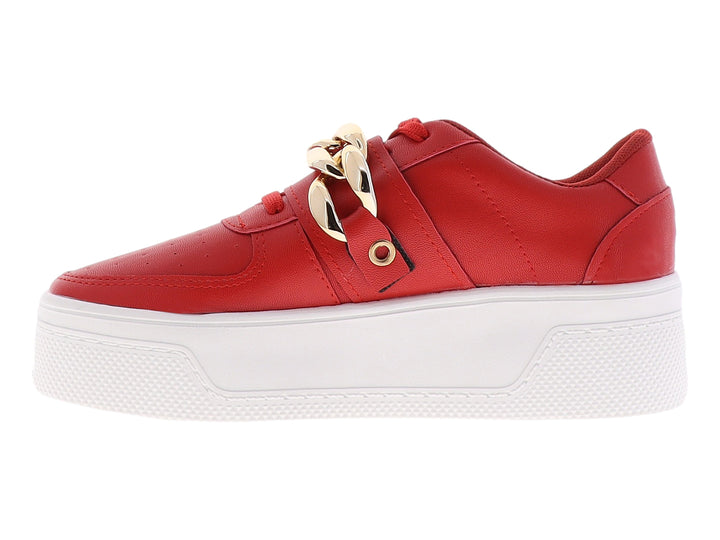 Tenis rojos de plataforma con suela blanca y un adorno de cadena dorada en la parte superior.