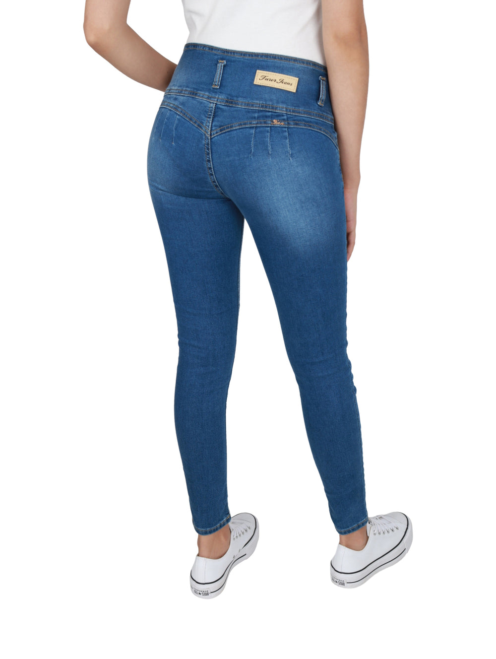 Jeans azules ajustados para mujer con roturas y cintura alta con botones.