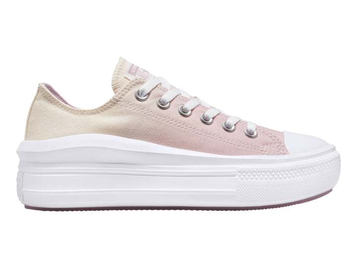 Tenis Converse de plataforma con diseño ombré en tonos beige y lila sobre suela blanca.