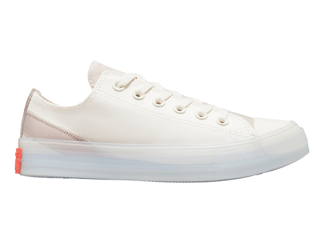 Tenis Converse Chuck Taylor All Star CX de color blanco y beige con suela gruesa y detalle naranja en el talón.