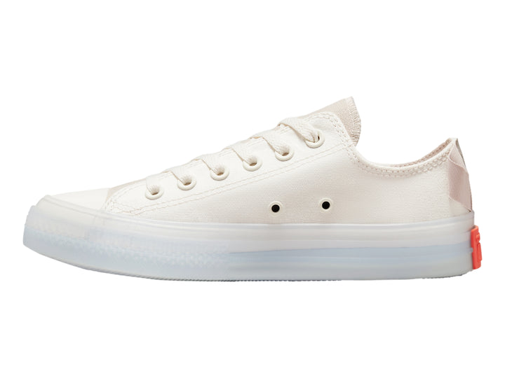 Tenis Converse Chuck Taylor All Star CX de color blanco y beige con suela gruesa y detalle naranja en el talón.