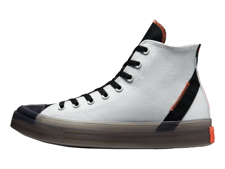 Tenis Converse Chuck Taylor All Star CX color plata con detalles en negro y naranja, corte alto.