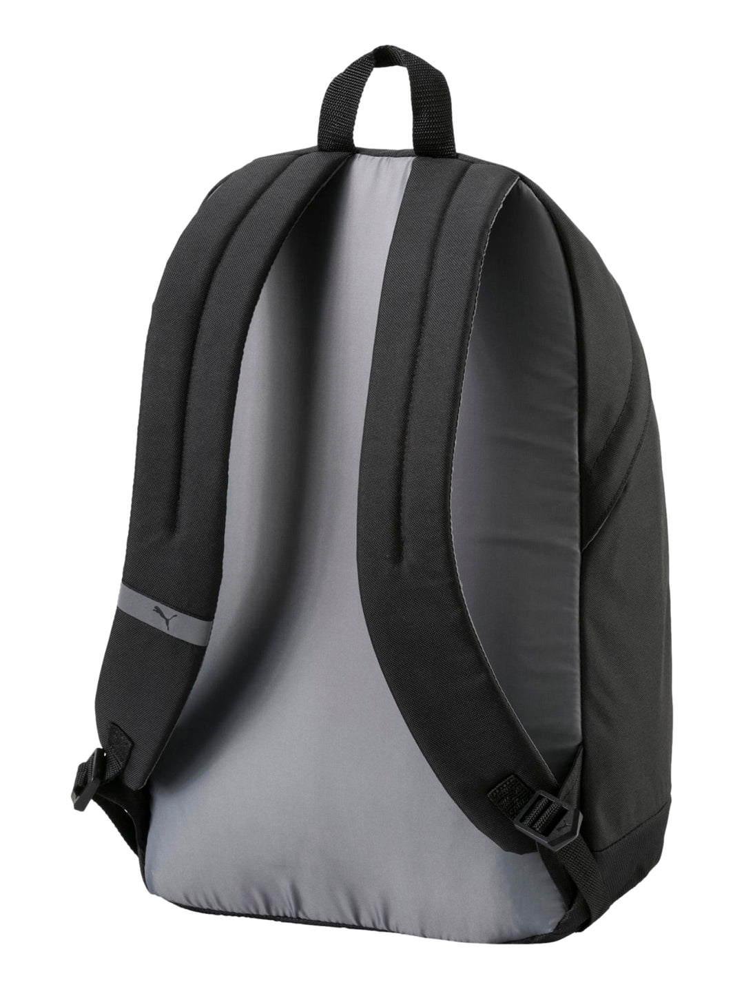 Mochila deportiva PUMA de color negro con logotipo blanco vertical y cierre frontal en contraste blanco.