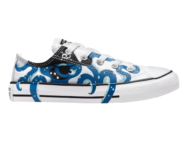 Tenis Converse blancos con estampado de pulpo en color azul y negro.