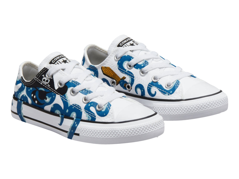 Tenis Converse blancos con estampado de pulpo en color azul y negro.