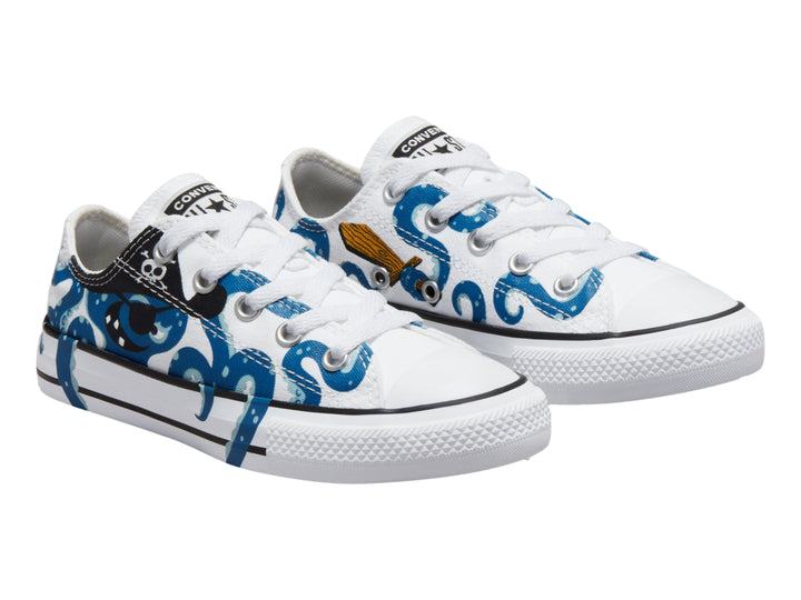 Tenis Converse blancos con estampado de pulpo en color azul y negro.