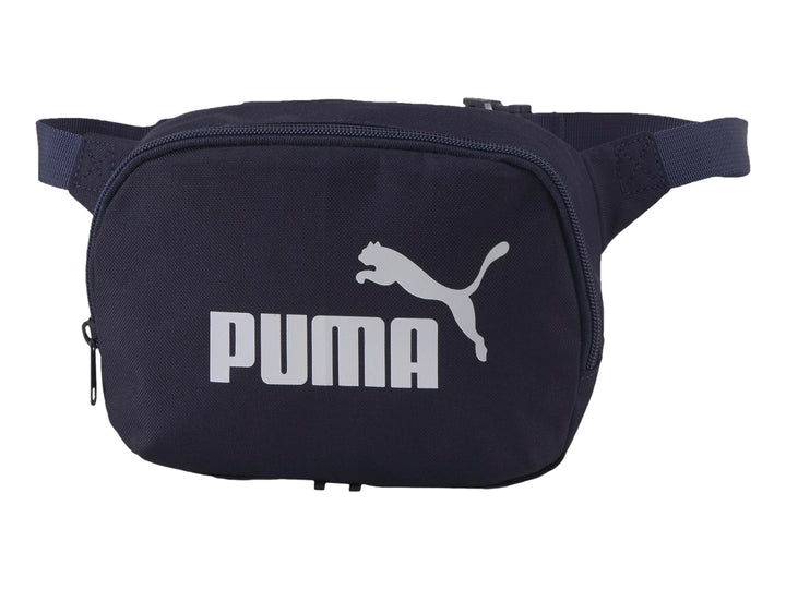 Cangurera deportiva PUMA color azul marino con logotipo blanco frontal y cierre superior.