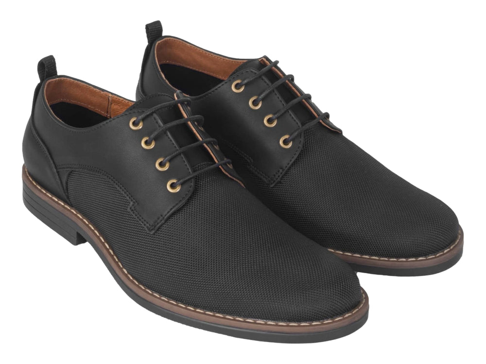 Zapato casual color negro para hombre con cordones y detalle de suela en tono café.