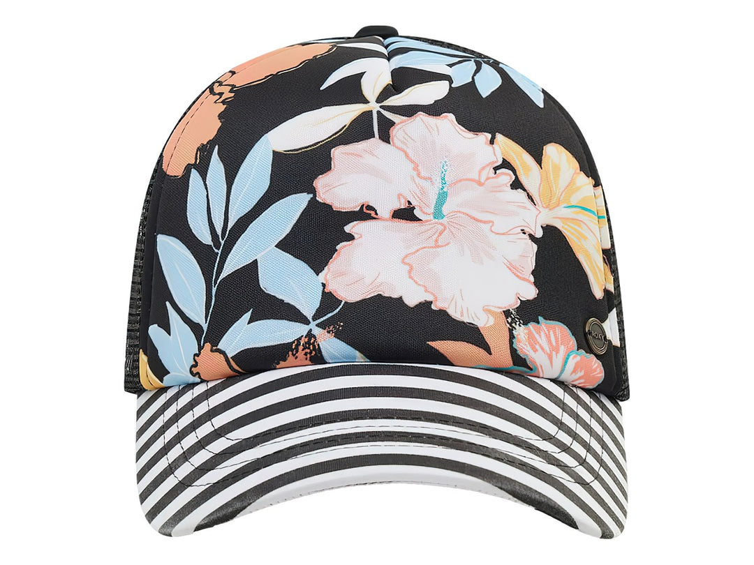 Gorra con estampado de flores tropicales en la corona y visera a rayas blancas y negras.
