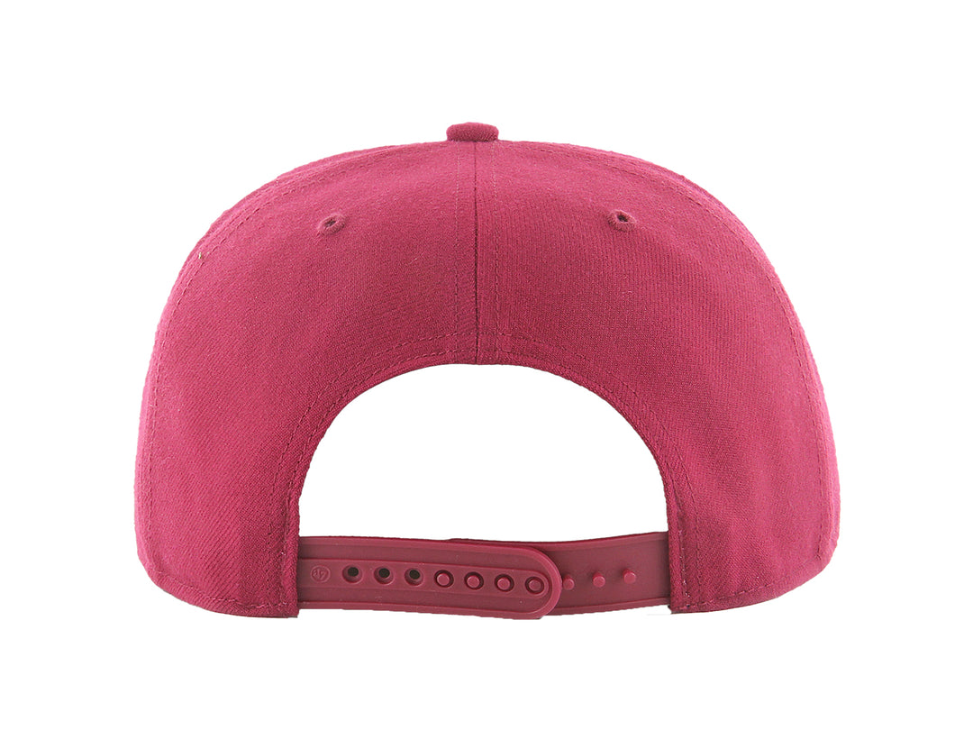 Gorra de béisbol color cardinal con visera plana y logotipo bordado de los Dodgers de Los Ángeles en blanco.