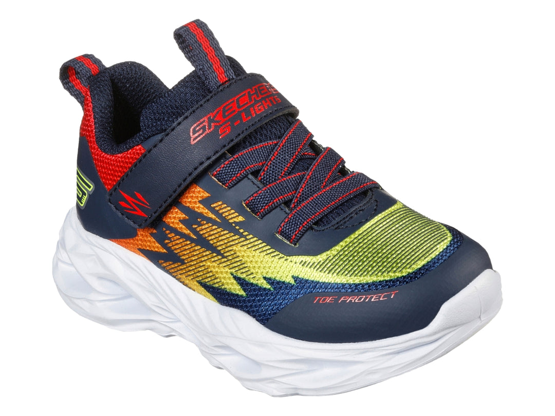 Tenis deportivos Skechers para niño en colores azul, rojo y amarillo con suela blanca robusta y cierre de velcro.