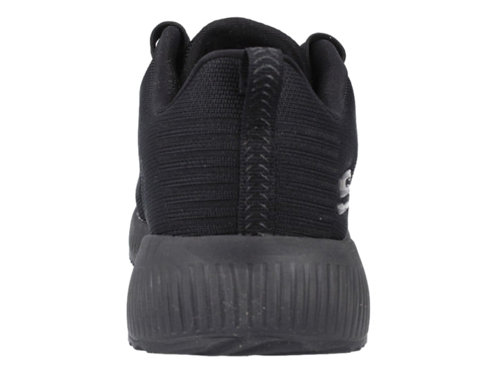 Tenis deportivos Skechers color negro con tejido transpirable y suela a juego.